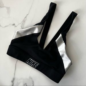 Nike Sports Bra Silver & Black